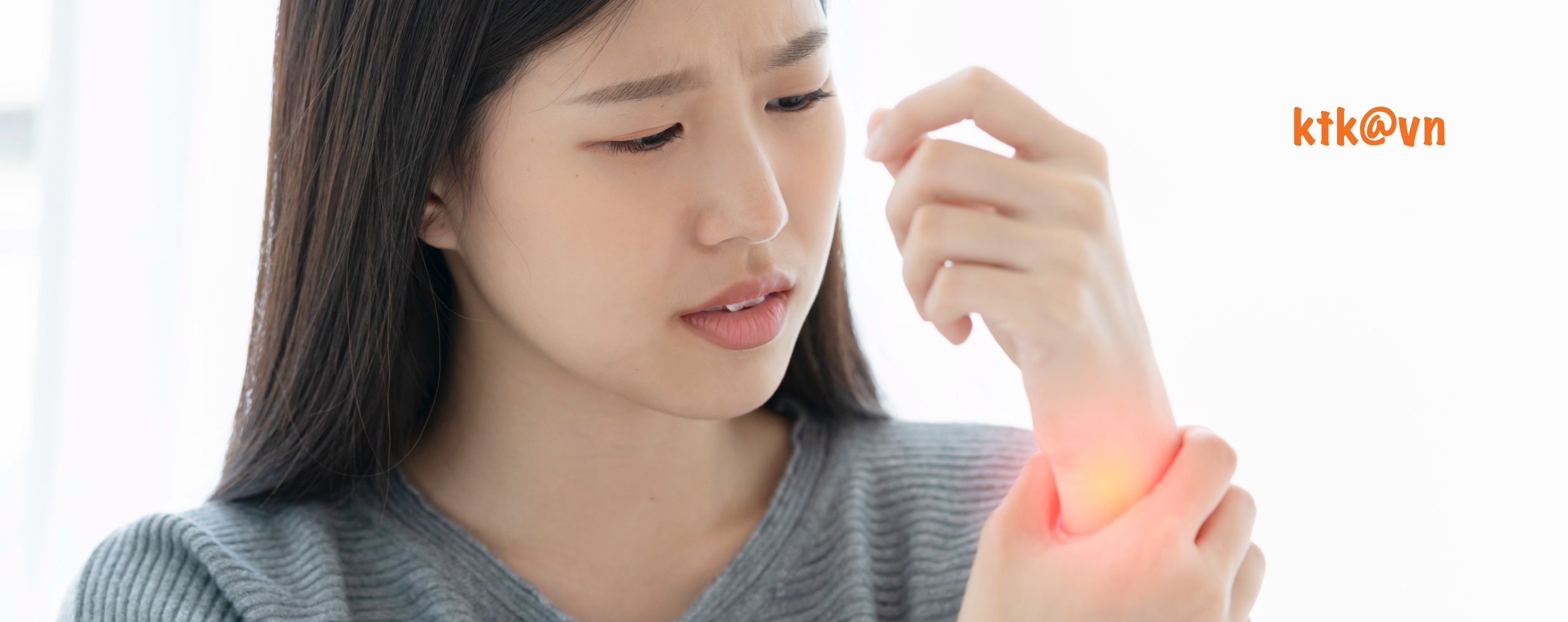 Đột ngột xuất hiện yếu nửa người, sau đó trở lại bình thường ... nên đến Bệnh viện hay Ở nhà?